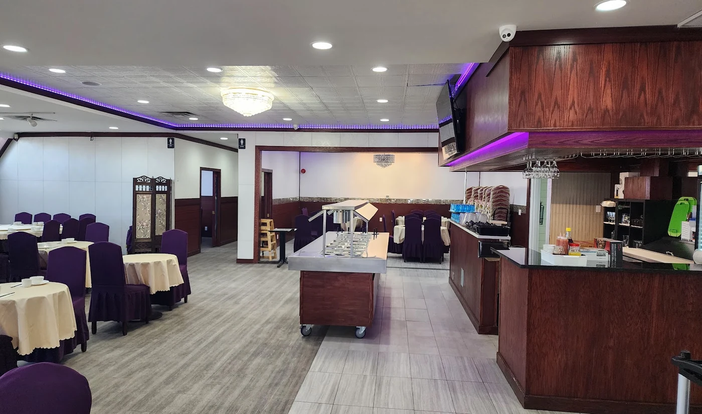 Interior dining room at Royal Taste Chinese Cuisine in Calgary, AB